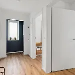 Daire Deluxe Mit Balkon & Kostenlosem Parkplatz Lage In *