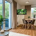 Deluxe Mit Balkon & Kostenlosem Parkplatz Lage In Lejlighed *