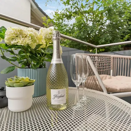 Daire Deluxe Mit Balkon & Kostenlosem Parkplatz Lage In