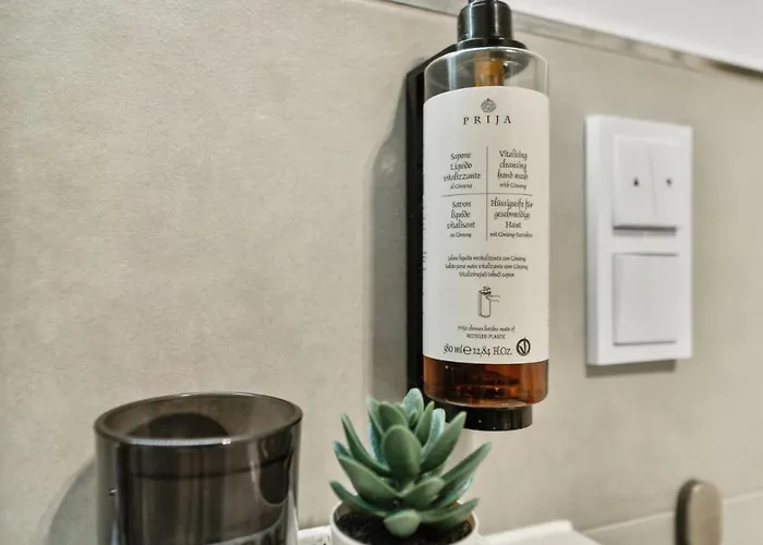 Stylisches Mit Balkon & Kostenlosem Parkplatz Lage In Lejlighed